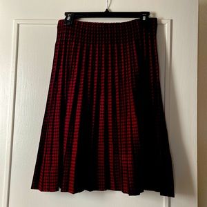 Pleated Black and Red Herringbone Pleated Heavy Knit Skirt NWT